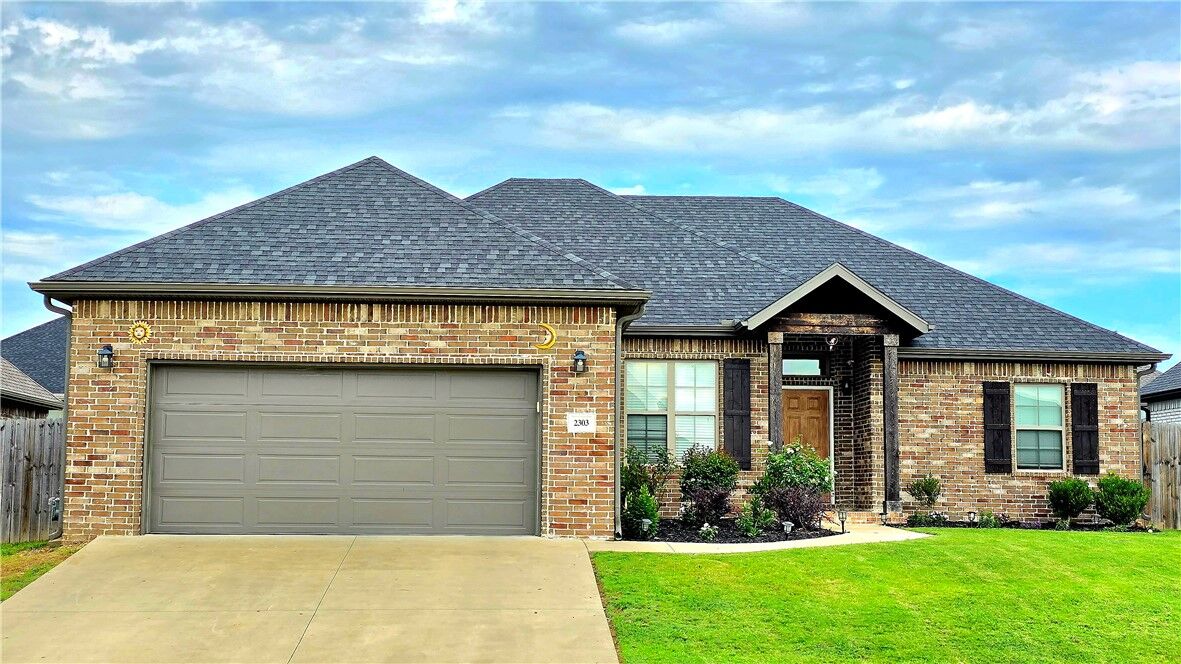 Property Photo:  2303 Elisabeth Street  AR 72761 