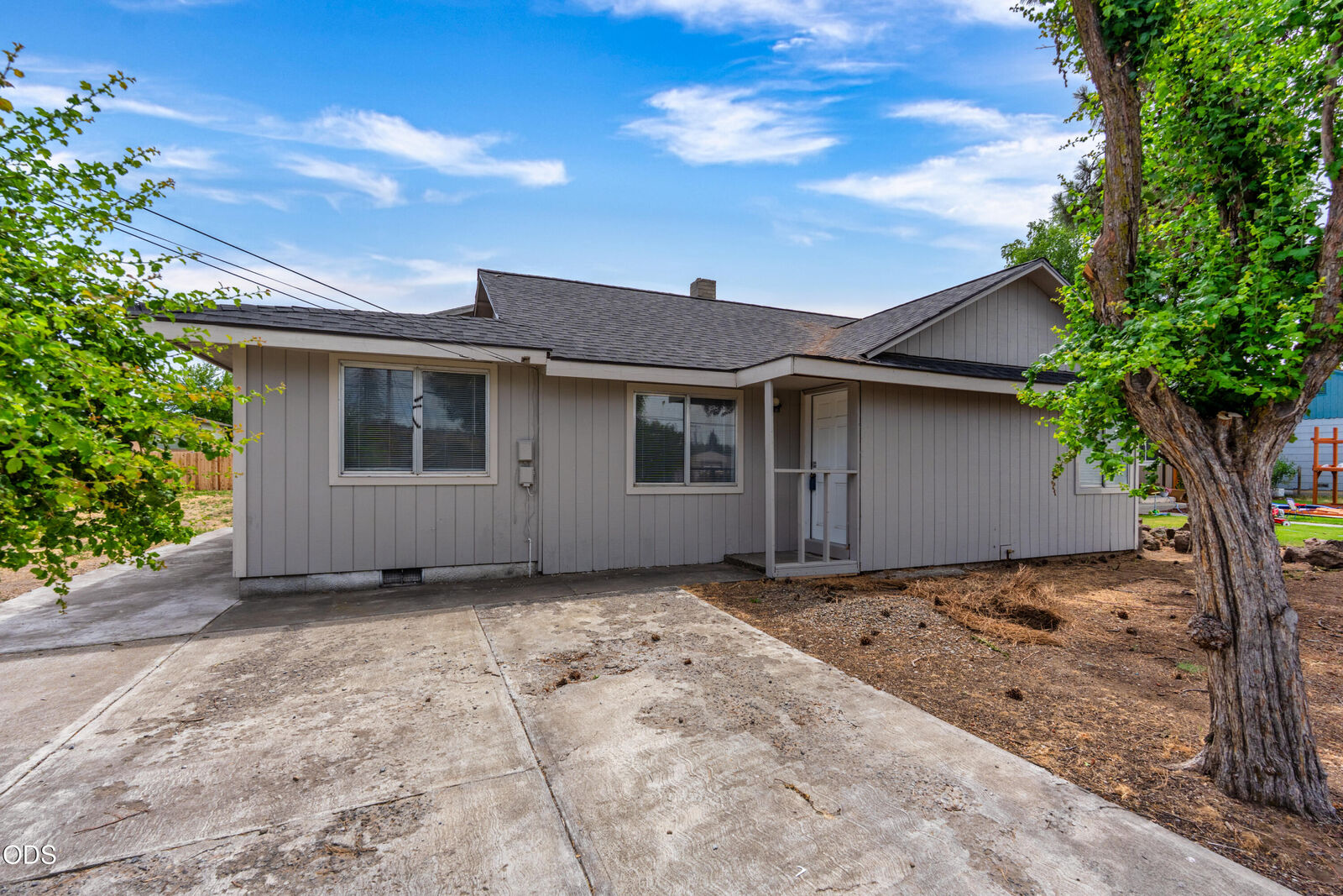 Property Photo:  575 SW Madison Street  OR 97741 