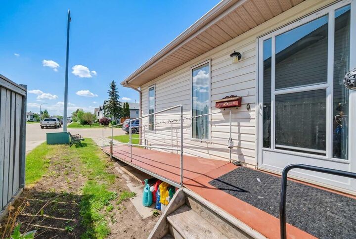 Property Photo:  149 Silver Drive  AB T0M 0J0 