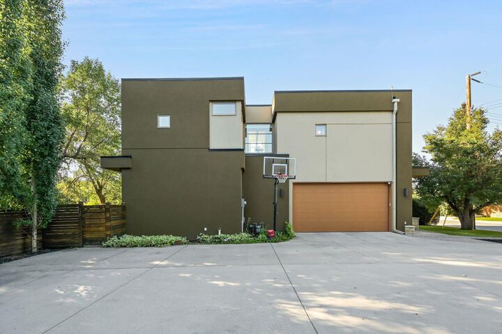 Property Photo: 3926 9 Street SW AB T2T 3E2