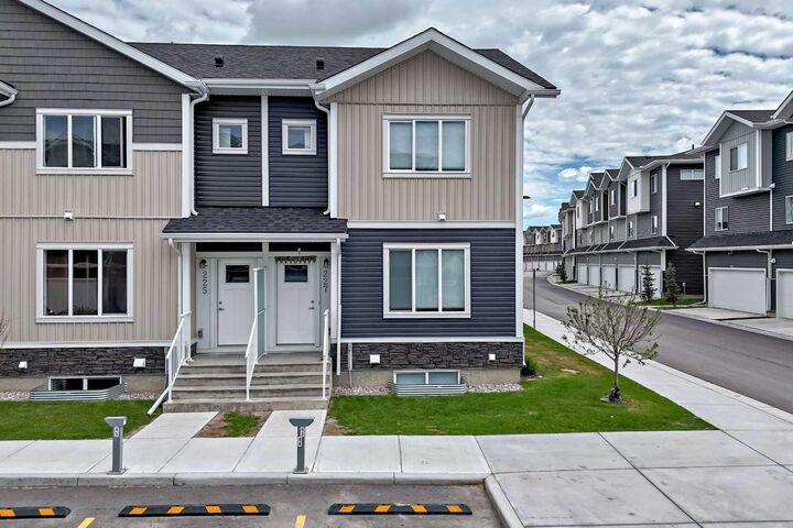 137 Red Embers Link NE 227 — photo 1