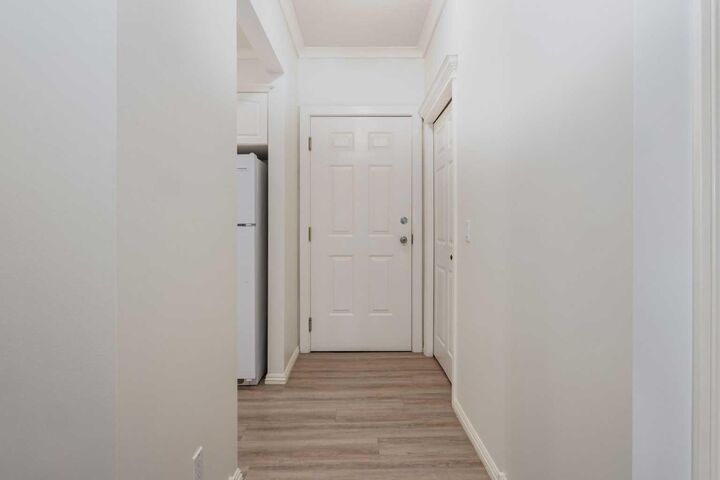 Property Photo:  7 Lineham Avenue 202  AB T1S 1Z2 