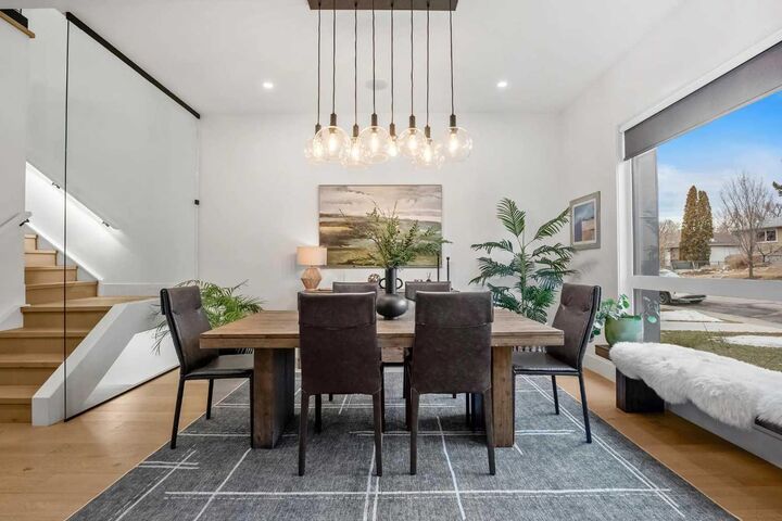 Property Photo:  2017 42 Avenue SW  AB T2T 2M8 