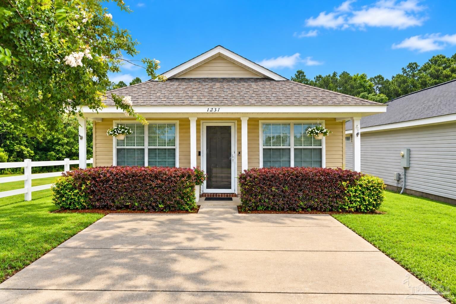 Property Photo:  1237 Brownfield Rd  FL 32526 