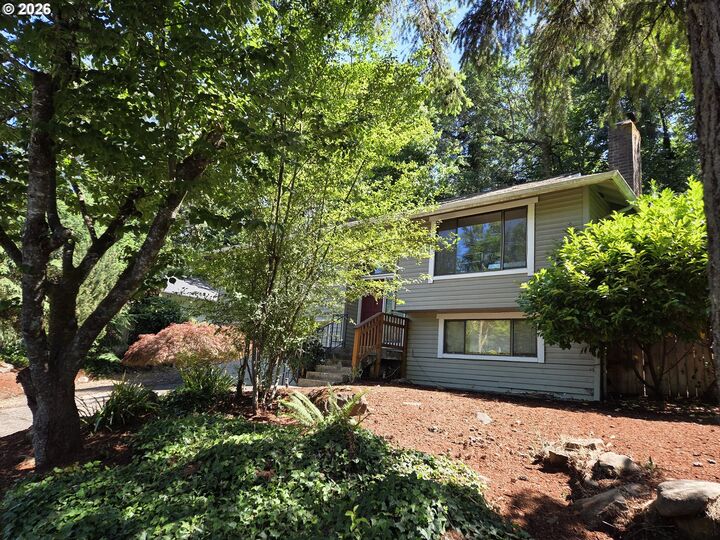 Property Photo: 3616 Wilshire Ln OR 97405