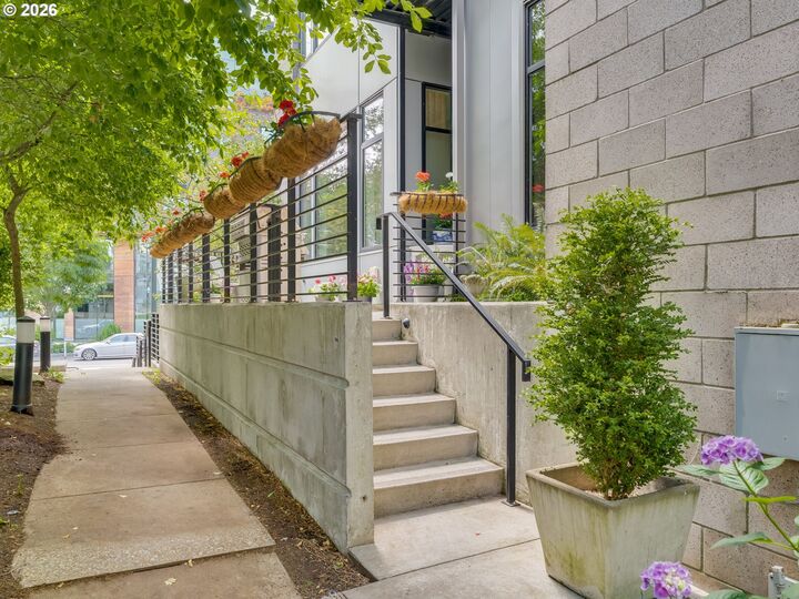 Property Photo: 2018 NW 16th Ave OR 97209