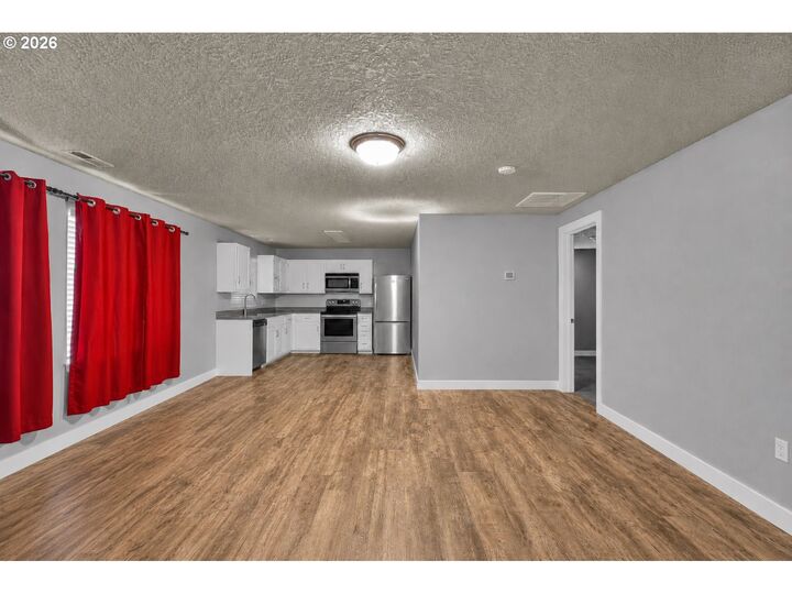 Property Photo: 8044 SE Malden St OR 97206