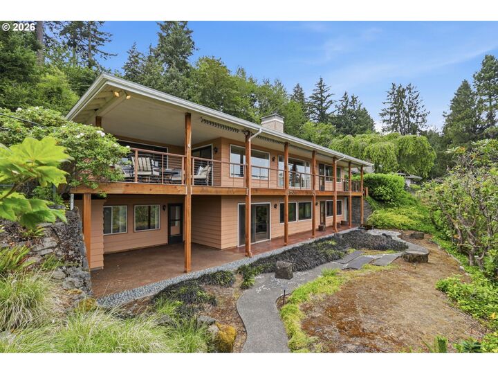 Property Photo:  2109 NW Couch St  WA 98607 