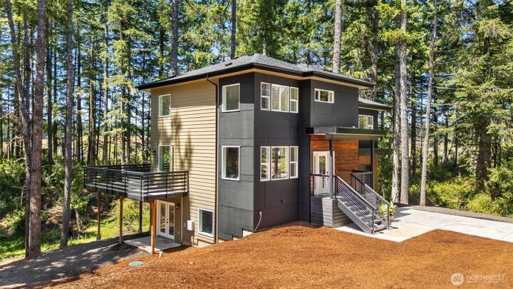 Property Photo: 21 E Country Club Drive N WA 98592