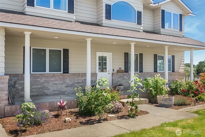 Property Photo: 5621 Road J.4 NE WA 98837