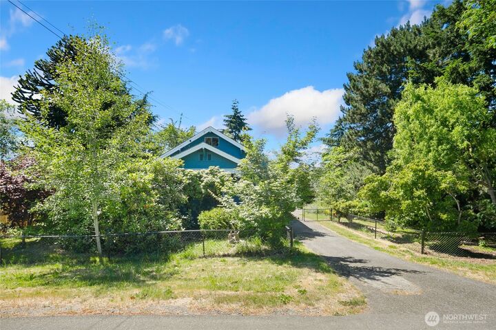 Property Photo: 10045 10th Avenue SW WA 98146