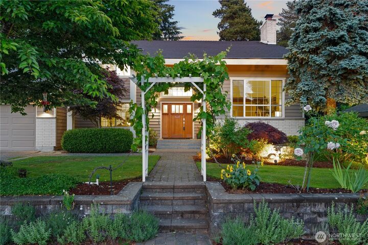 Property Photo: 19218 91st Avenue NE WA 98011