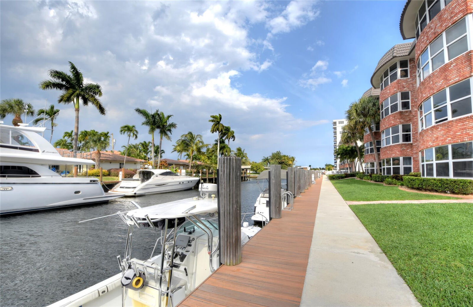 Property Photo: 3111 NE 51st Street 405C FL 33308