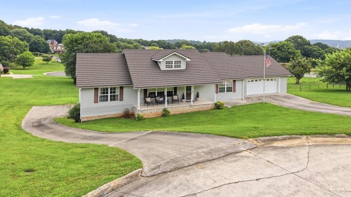 Property Photo: 204 Rosewood Drive NE TN 37312