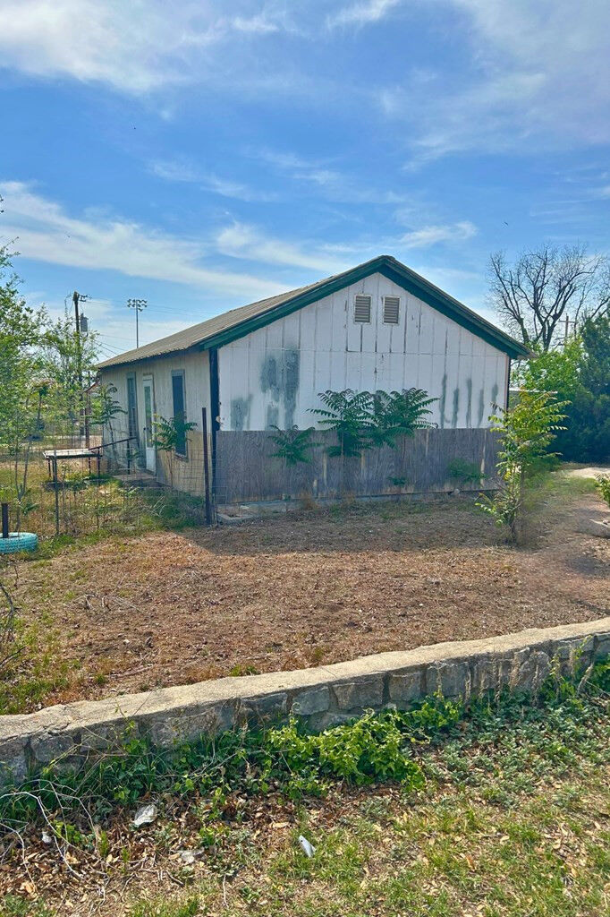 Property Photo:  1606 Tayloe Avenue  TX 76950 