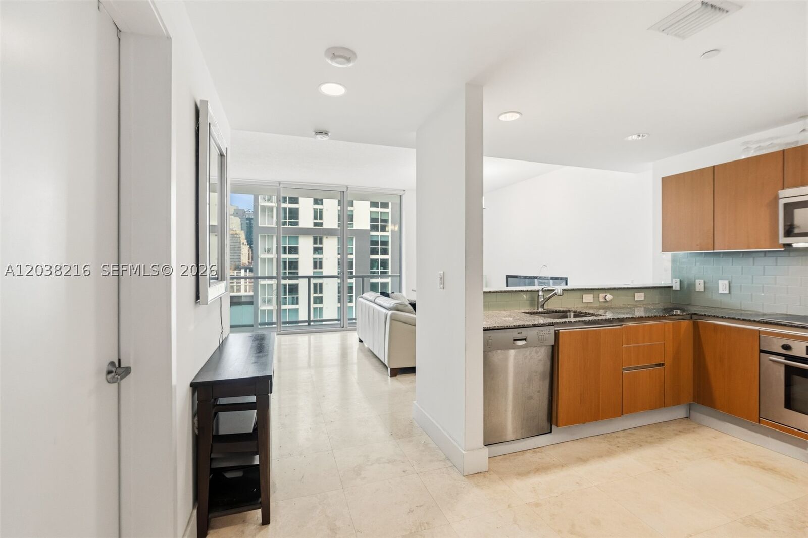Property Photo:  1050 Brickell Ave 2112  FL 33131 