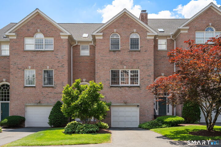 Property Photo:  15 Governors Row 15  CT 06117 