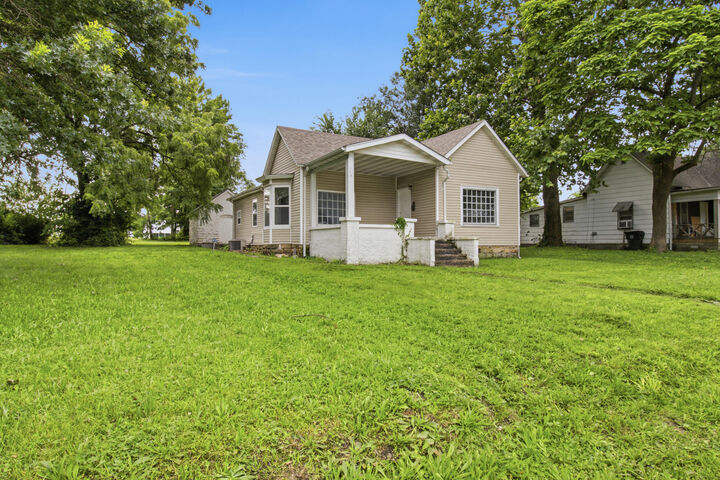 Property Photo:  114 E College Street  MO 65605 