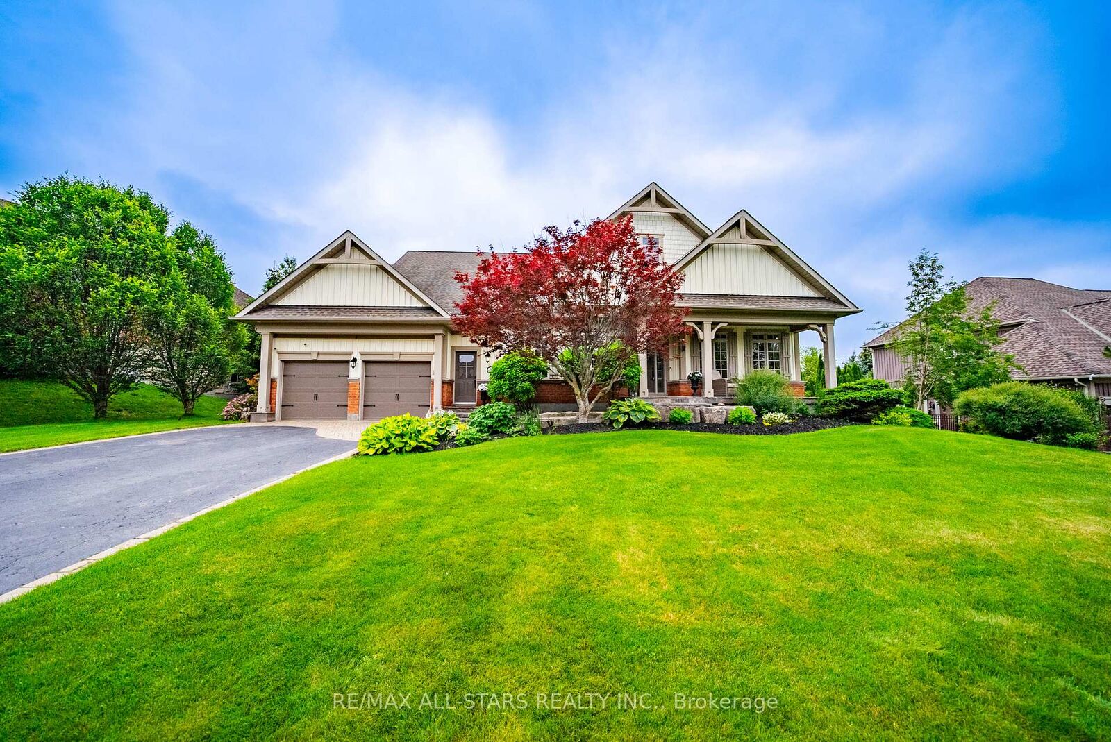Property Photo: 8 Forestgreen Drive ON L9P 0B8