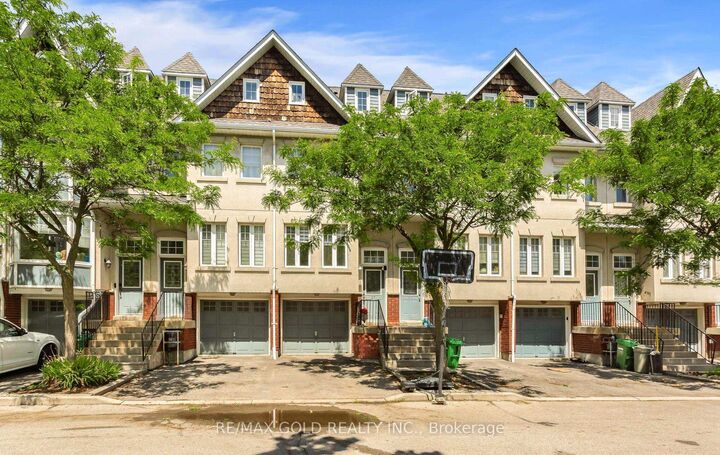Property Photo: 800 Dundas Street W 37 ON L5C 4S5