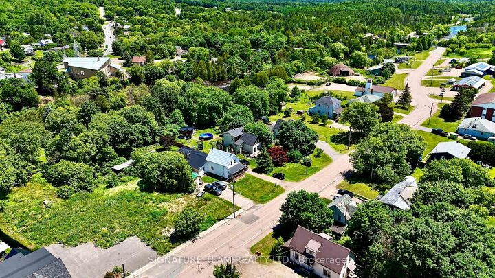 Property Photo:  203 John Street  ON K0J 1T0 