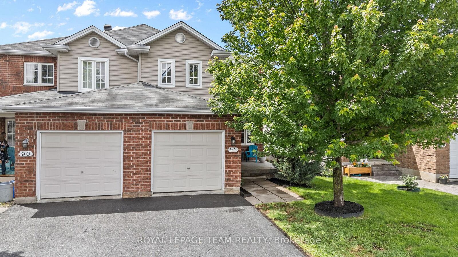 Property Photo: 92 Wolff Crescent ON K7S 0C1