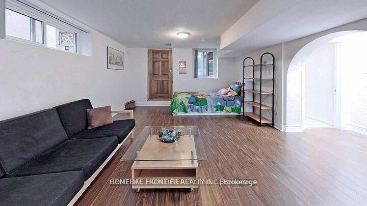 Property Photo:  40 Sumner Heights Drive Lower Unit  ON M2K 1Y3 