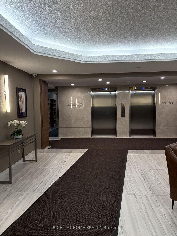 Property Photo: 1111 Bough Beeches Boulevard 606 ON L4W 4N1