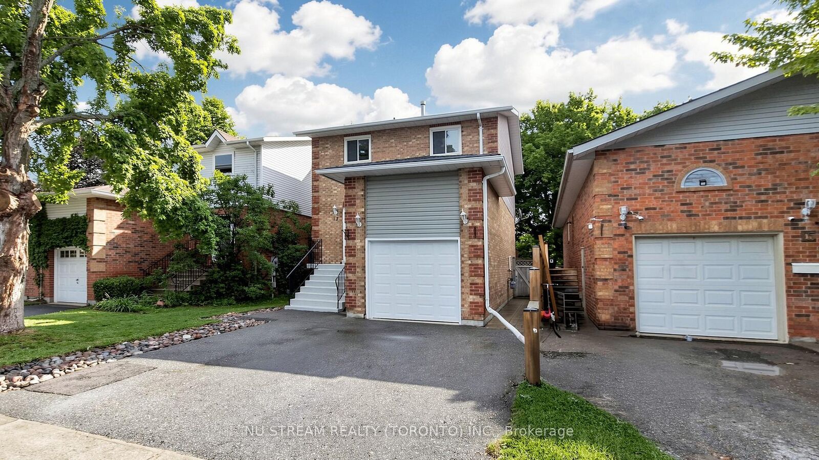 Property Photo:  17 Newlands Avenue  ON L4P 3T3 