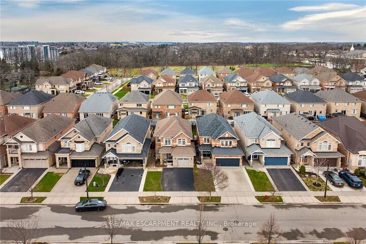 Property Photo: 44 Matteo Trail ON L9B 0E6