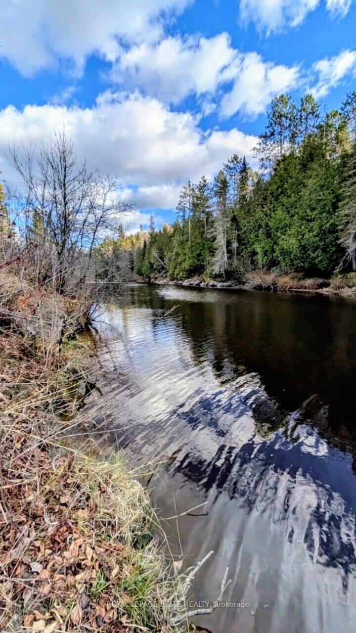 Property Photo:  