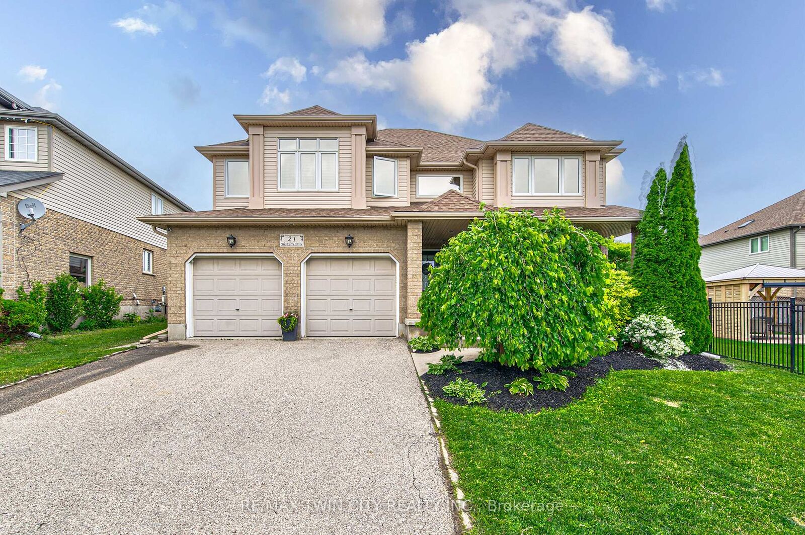 Property Photo: 21 West Tree Drive ON N0B 1M0