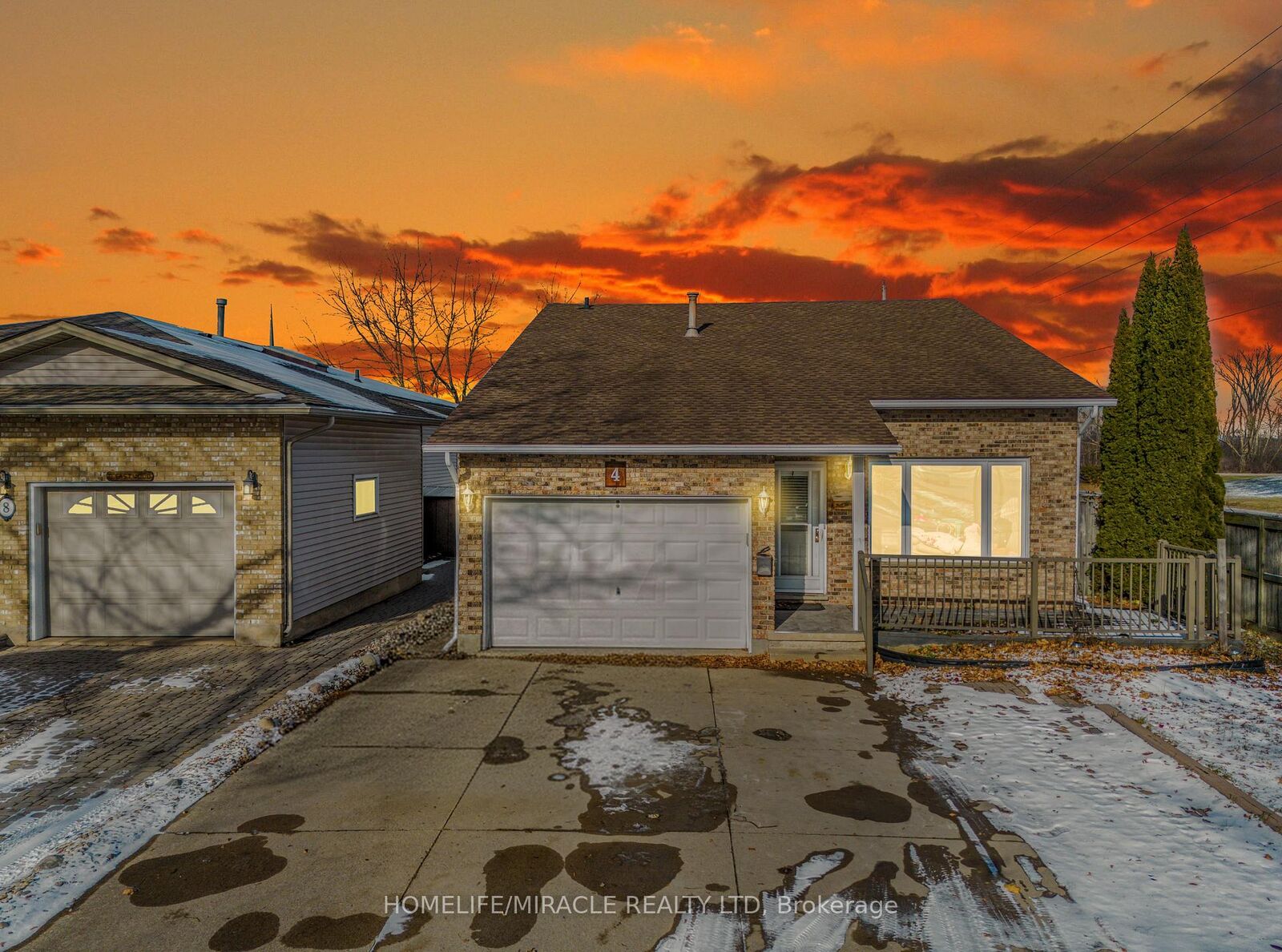 Property Photo: 4 Eastwood Drive ON L3C 6W3