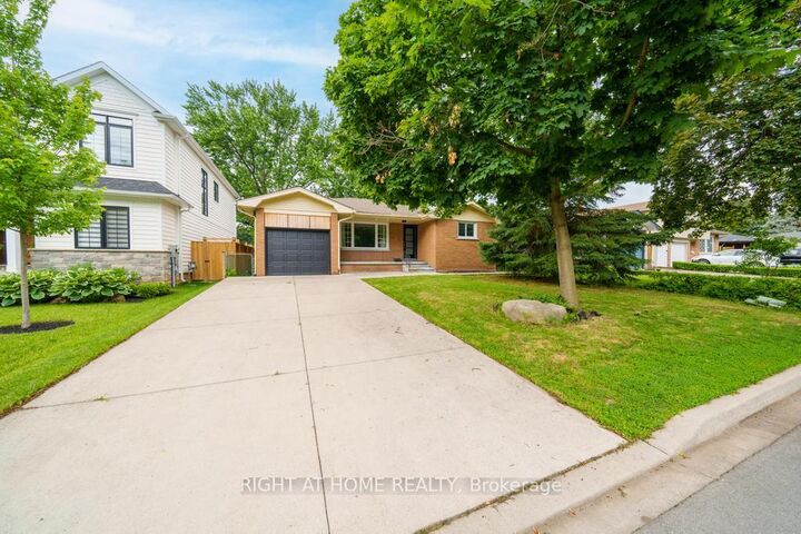 Property Photo: 662 Montego Crescent ON L7N 2Z1