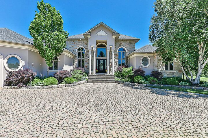 Photo de la propriété:  16 Lake Woods Drive  ON L4A 1P9 