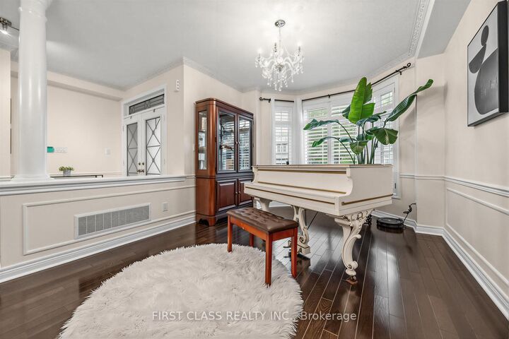 Property Photo: 51 Gillings Street ON L6C 0G3