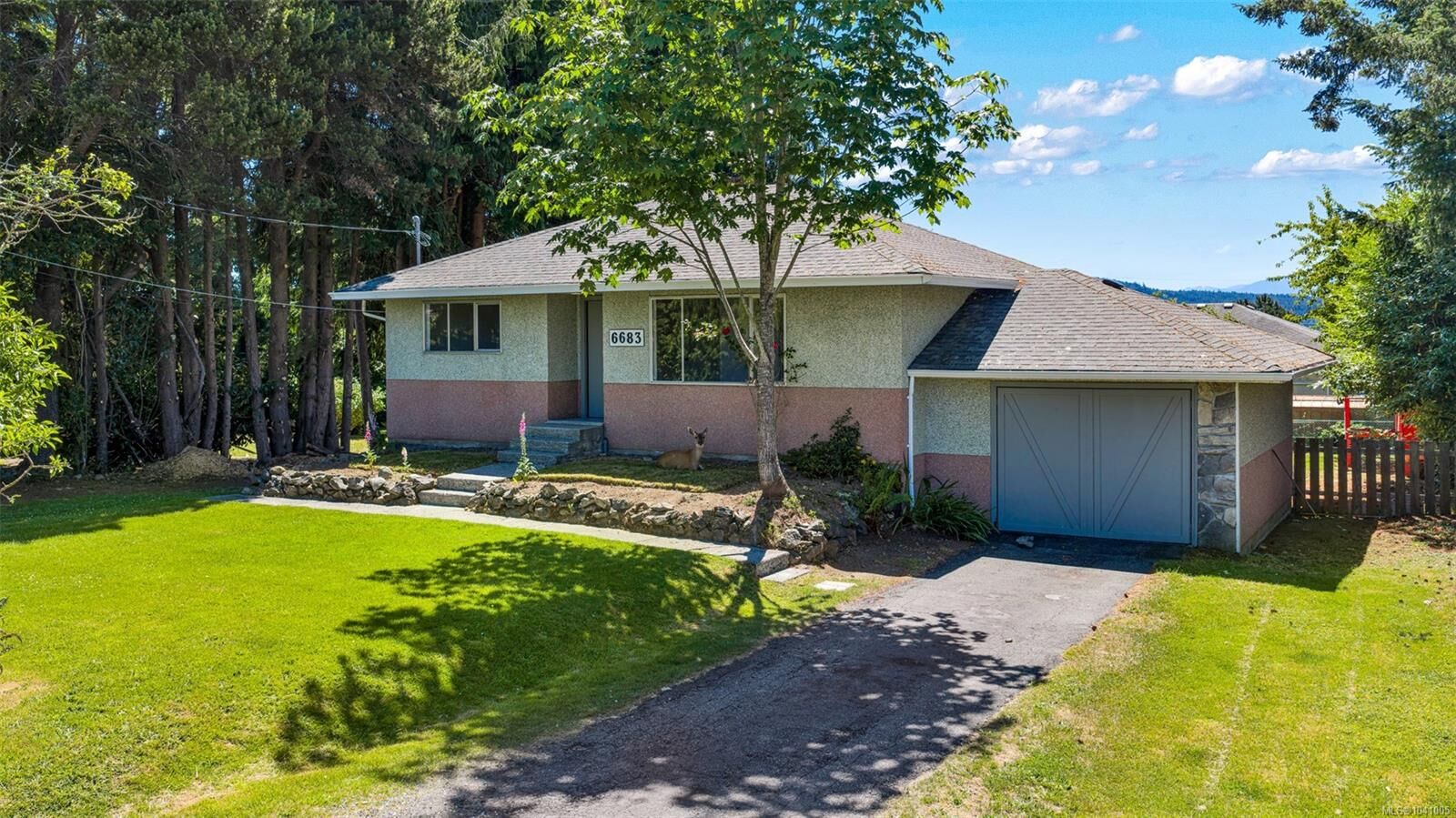 Property Photo: 6683 Lincroft Rd BC V9Z 0A2