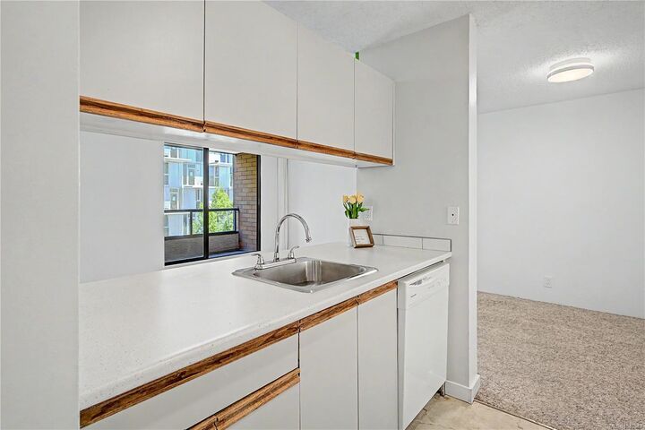Property Photo: 1630 Quadra St #706 BC V8W 3J5