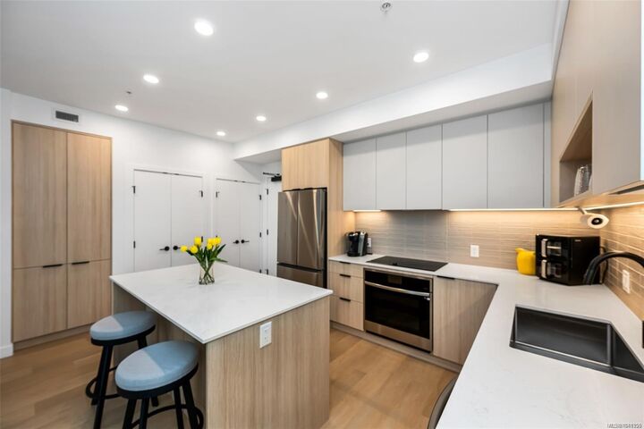 Property Photo: 3564A Ryder Hesjedal Way #411 BC V9C 0V3