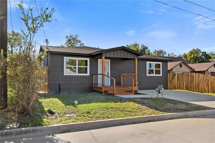 Property Photo:  1121 Lowery Street  TX 77803 