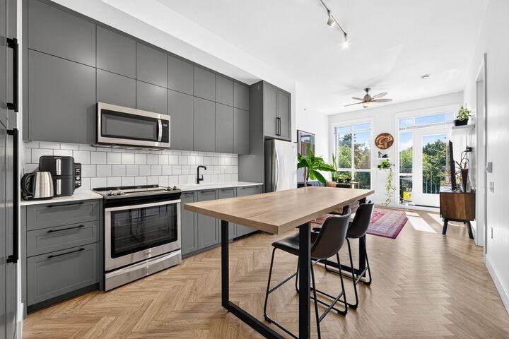 10168 149 Street 407 — photo 1