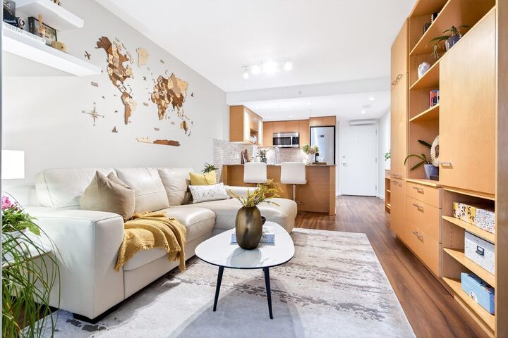 Property Photo: 135 E 17 Street 413 BC V7L 0C4