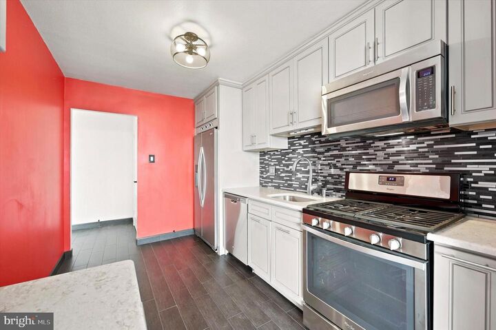 Property Photo: 3900 Ford Road 00 15R PA 19131