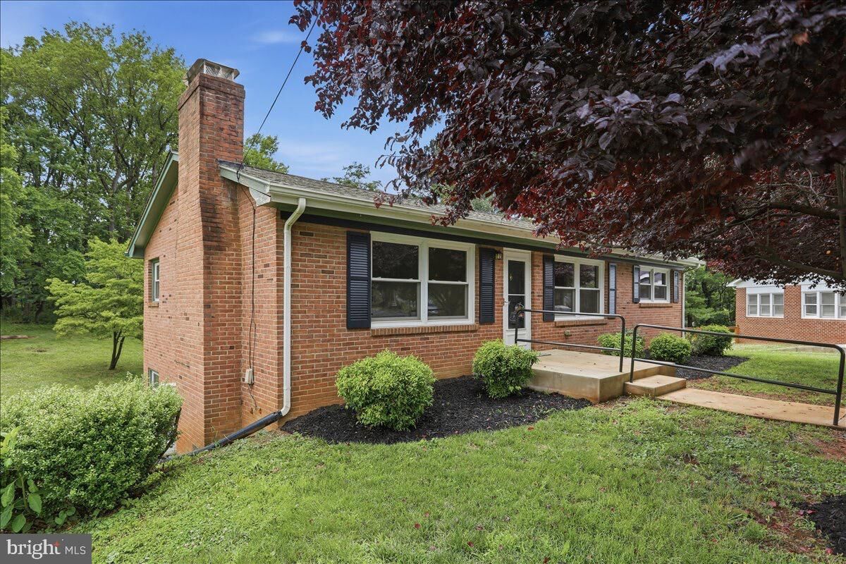 Property Photo:  494 Hamilton Circle  VA 22630 