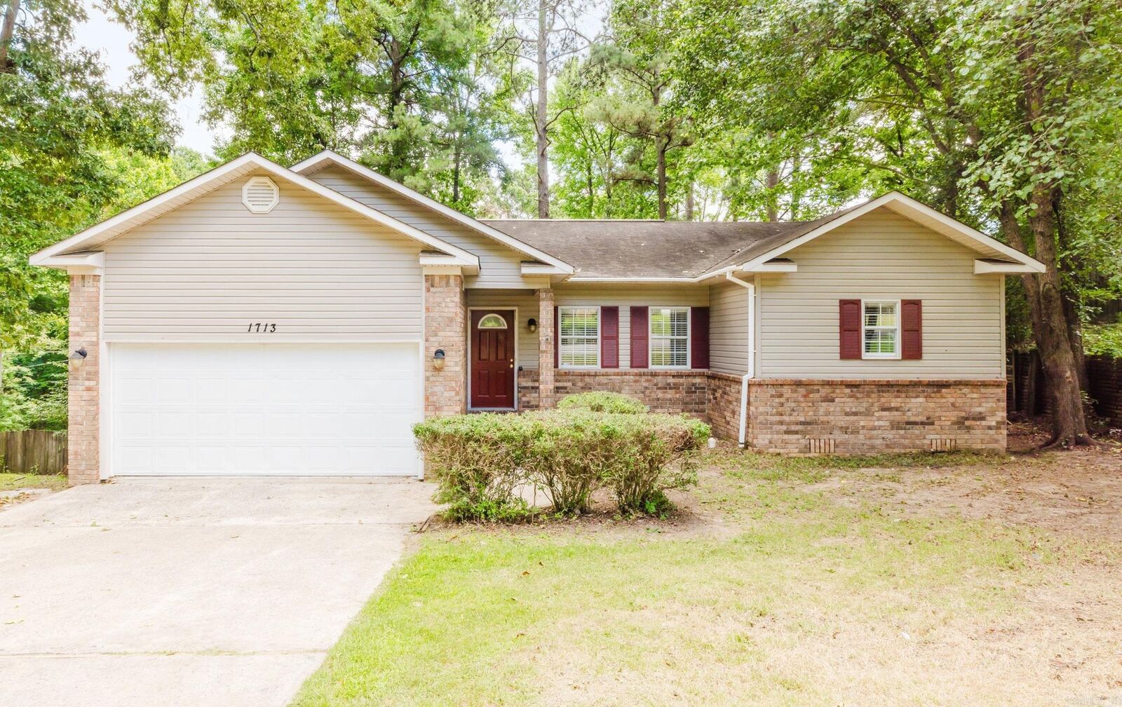 Property Photo: 1713 Durwood St AR 72019