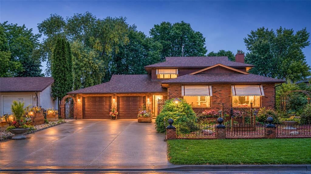 Property Photo:  535 Evergreen Avenue  MB R5G 0J1 