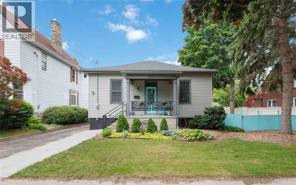 Property Photo:  304 Brock Street North  ON N7T 5Z8 