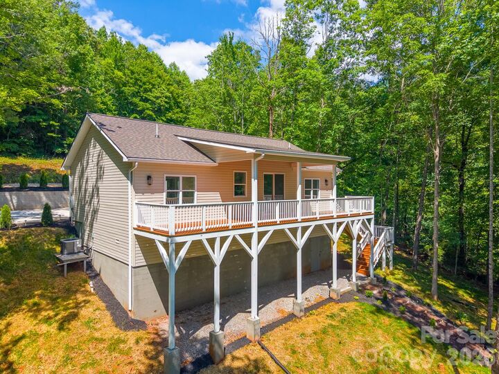 Property Photo: 88 Foxwood Drive NC 28734