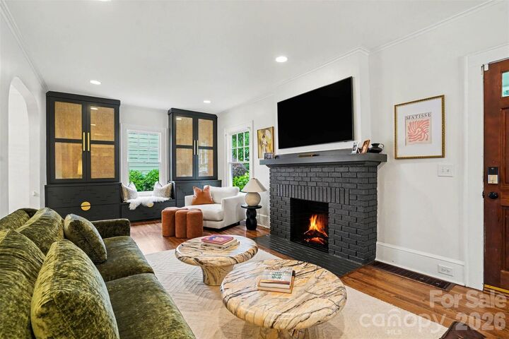 Property Photo:  2124 Lombardy Circle  NC 28203 