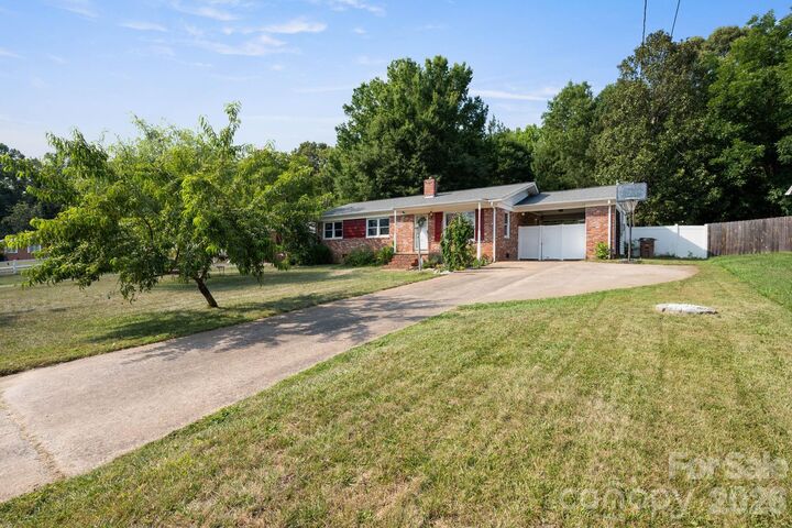 Property Photo:  203 Kenwood Drive  NC 28150 